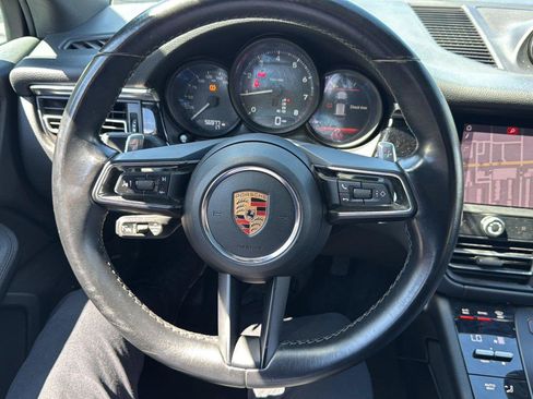 Used 2024 Porsche Macan AWD/4WD image 18