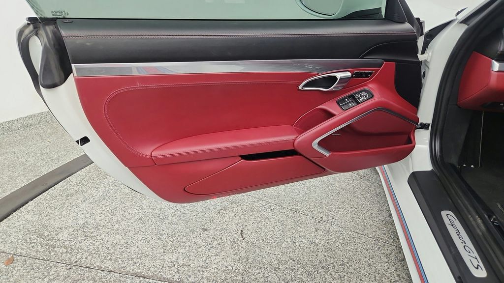 Used 2018 Porsche 718 Cayman GTS RWD image 30