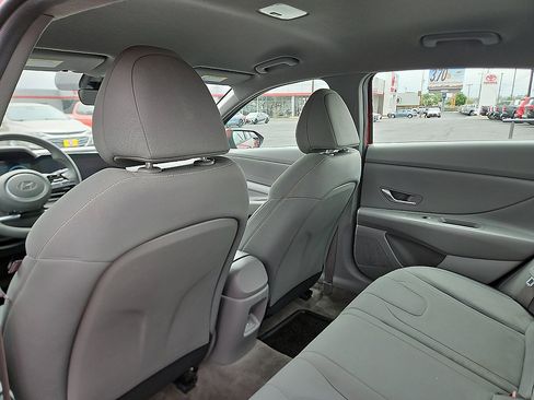Used 2024 Hyundai Elantra SEL FWD image 9