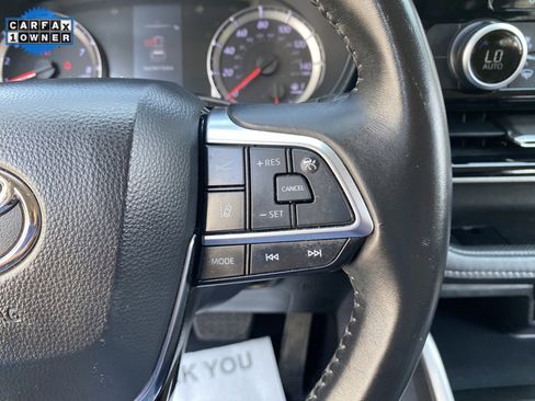 Used 2020 Toyota Highlander LE image 32