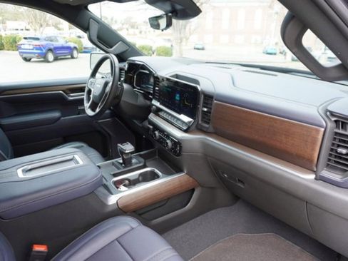 Used 2022 Chevrolet Silverado 1500 High Country w/ Technology Package image 17