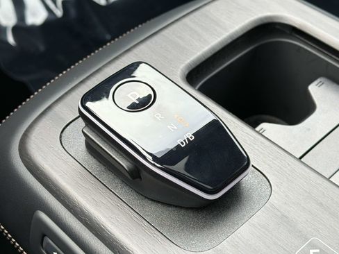 Used 2025 Nissan Ariya AWD image 19