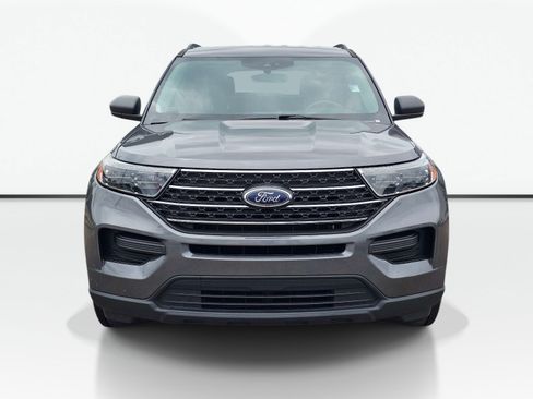 Used 2022 Ford Explorer XLT RWD image 2