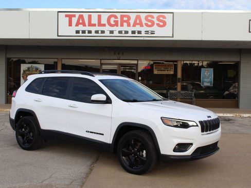 Used 2021 Jeep Cherokee Latitude Plus AWD/4WD image 2