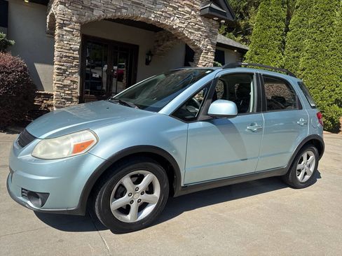 Used 2009 Suzuki SX4 AWD Hatchback image 2