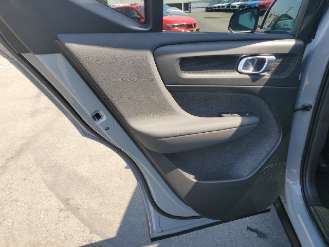 Used 2024 Volvo XC40 B5 Plus w/ Protection Package Premier AWD/4WD image 17