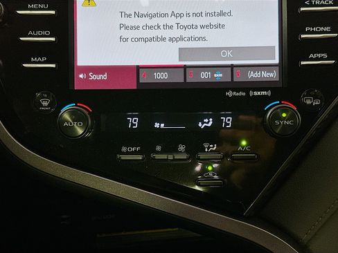 Used 2019 Toyota Camry XLE image 23