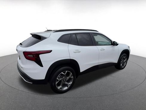 Used 2025 Chevrolet Trax LT FWD image 15