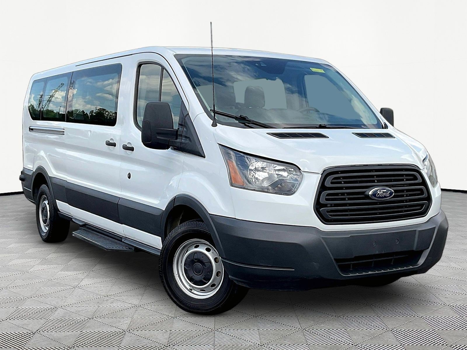 Used 2018 Ford Transit 350 XL RWD image 3