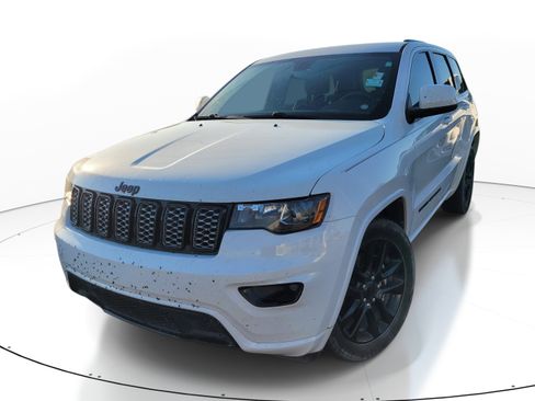 Used 2021 Jeep Grand Cherokee Laredo X RWD image 3