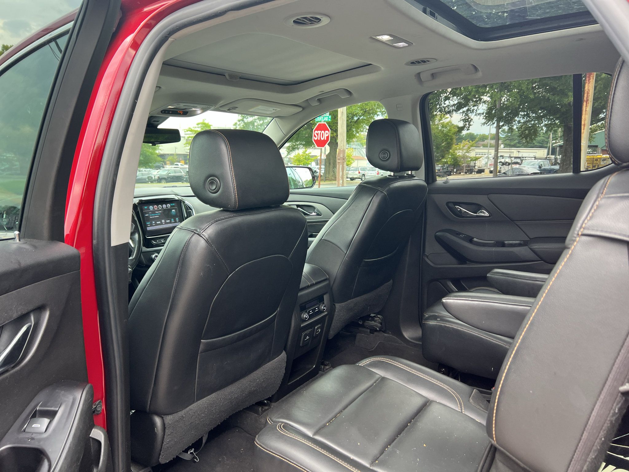 Used 2019 Chevrolet Traverse LT w/ LT Premium Package AWD/4WD image 12