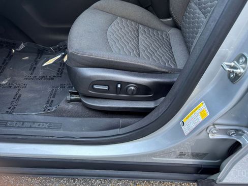 Used 2020 Chevrolet Equinox LT w/ Driver Convenience Package FWD image 22