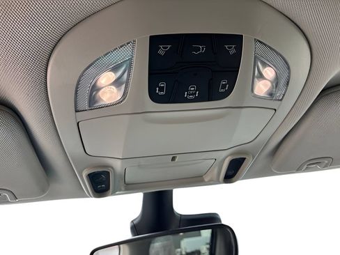 Used 2023 Chrysler Pacifica Limited FWD image 19