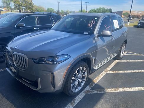 Used 2024 BMW X5 xDrive40i AWD/4WD image 1
