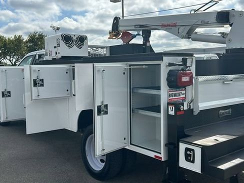 New 2024 Ford F550 4x4 SuperCab Super Duty image 4