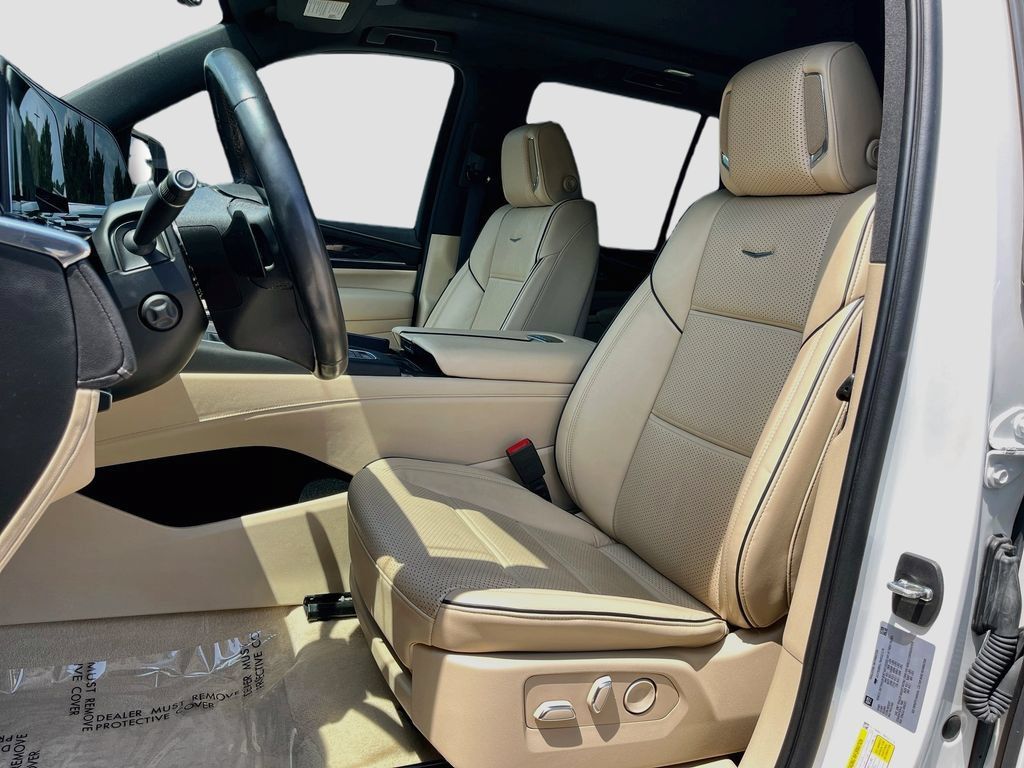 Certified 2022 Cadillac Escalade Premium Luxury w/ Performance Package AWD/4WD image 16