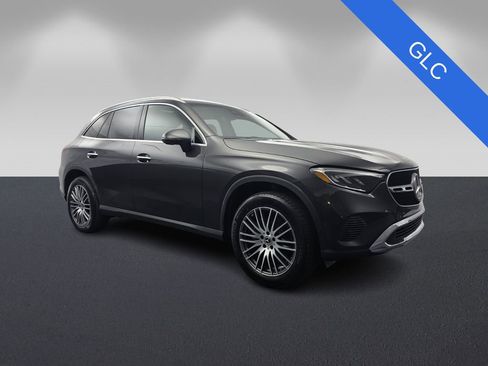 Used 2024 Mercedes-Benz GLC 300 4MATIC image 1