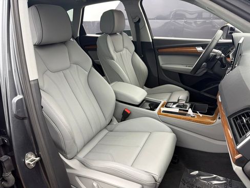 Used 2023 Audi Q5 e Premium Plus AWD/4WD image 30