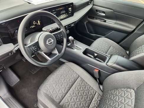 Certified 2025 Nissan Kicks SV FWD image 10