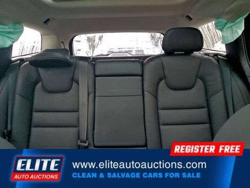 Used 2021 Volvo V60 T5 Cross Country w/ Advanced Package image 19