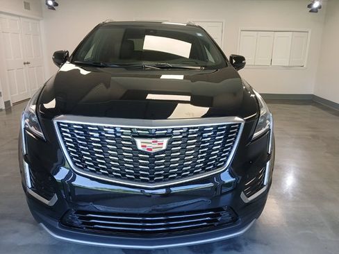 Certified 2025 Cadillac XT5 Premium Luxury w/ Technology Package AWD/4WD image 5