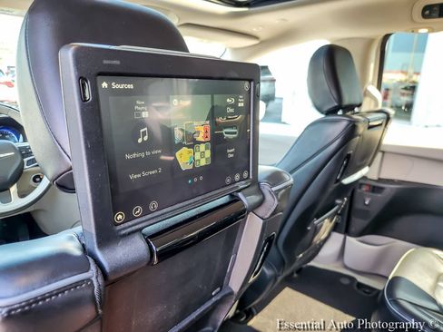 Used 2018 Chrysler Pacifica Limited FWD image 12