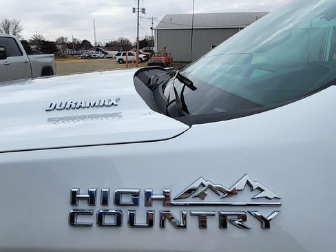 Used 2024 Chevrolet Silverado 1500 High Country w/ Technology Package image 4