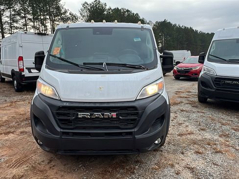 Used 2025 RAM ProMaster 2500 w/ Premium Convenience Group image 3
