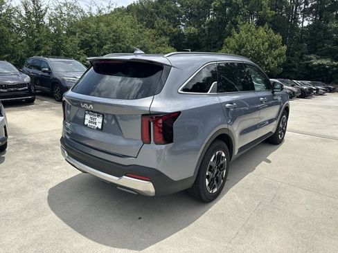 Used 2025 Kia Sorento S w/ Panoramic Sunroof Package FWD image 6