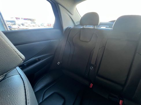 Used 2025 Hyundai Elantra Limited image 38