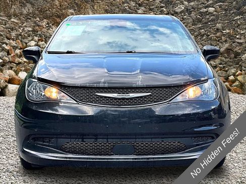 Used 2024 Chrysler Voyager LX FWD image 3