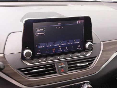 Used 2024 Nissan Altima 2.5 SV FWD image 15
