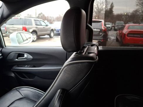 Used 2019 Chrysler Pacifica Limited w/ Advanced Safetytec Group image 17