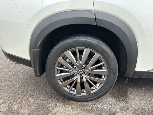 Used 2024 Nissan Pathfinder SL w/ SL Premium Package image 9