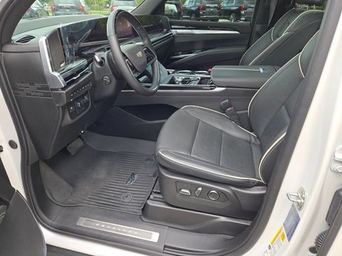 Used 2025 Cadillac Escalade Sport w/ Touring Package AWD/4WD image 23