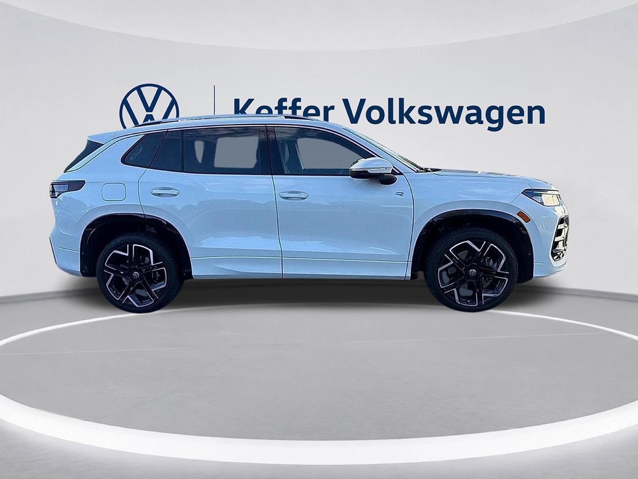 Used 2026 Volkswagen Tiguan SEL R-Line AWD/4WD image 2