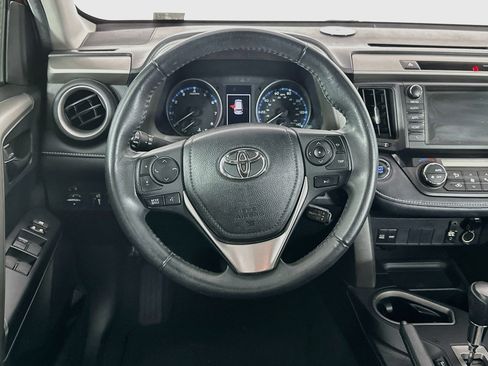 Used 2018 Toyota RAV4 XLE FWD image 18