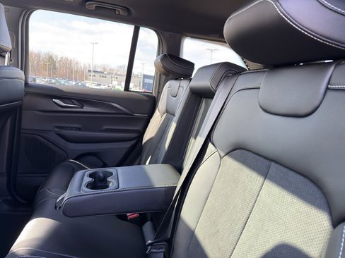 New 2025 Jeep Grand Cherokee Altitude AWD/4WD image 32