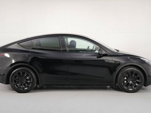 Used 2021 Tesla Model Y Long Range image 54