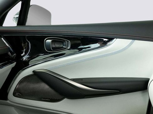 Used 2025 Aston Martin DBX 707 image 15