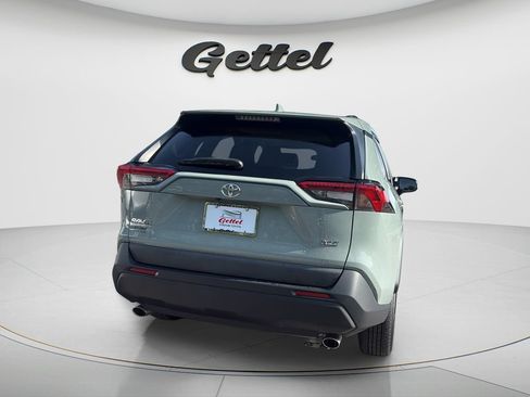 Used 2021 Toyota RAV4 XLE w/ Convenience Package FWD image 7