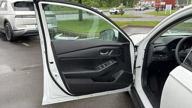 Used 2023 Honda Accord EX image 8