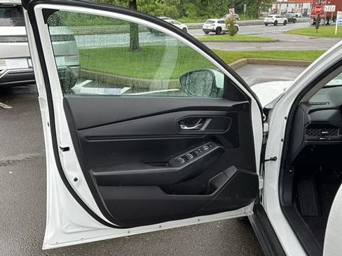 Used 2023 Honda Accord EX image 8