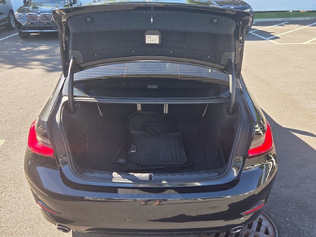 Certified 2022 BMW 330i xDrive Sedan w/ Premium Package AWD/4WD image 32