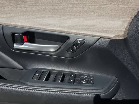 Used 2025 Toyota Grand Highlander AWD Hybrid image 25