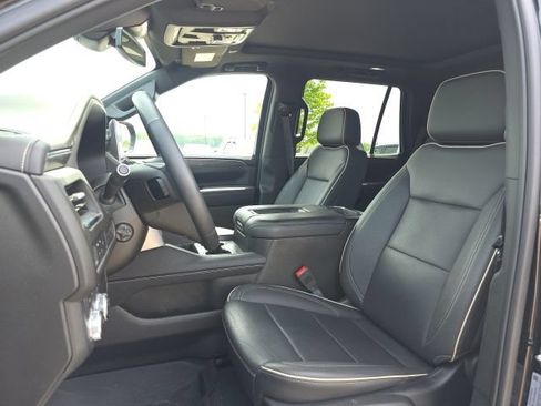 Used 2023 GMC Yukon SLT w/ SLT Premium Package AWD/4WD image 9