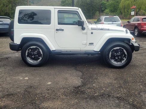 Used 2014 Jeep Wrangler Sahara AWD/4WD image 9