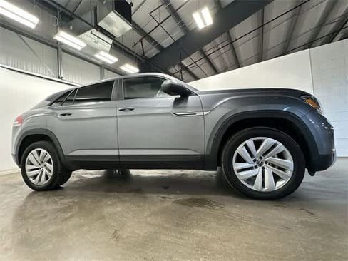 Used 2023 Volkswagen Atlas Cross Sport SE w/ Panoramic Sunroof Package image 3