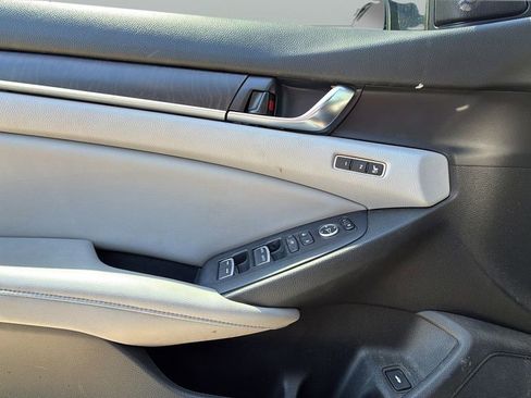 Used 2018 Honda Accord Touring image 22