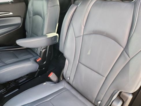 Used 2024 Buick Enclave Premium image 13